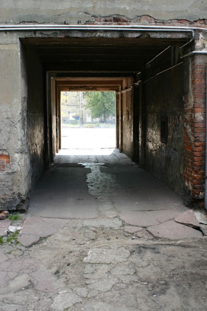 LG_066_entrance to gypsy camp.jpg